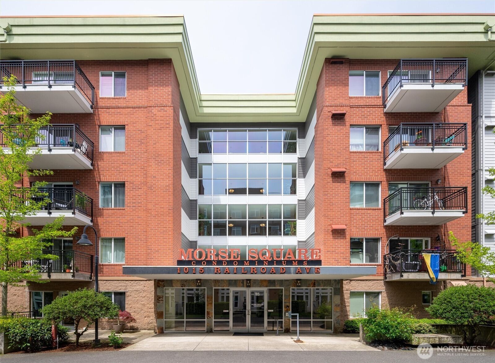 Property Photo:  1015  Railroad Avenue 518  WA 98225 