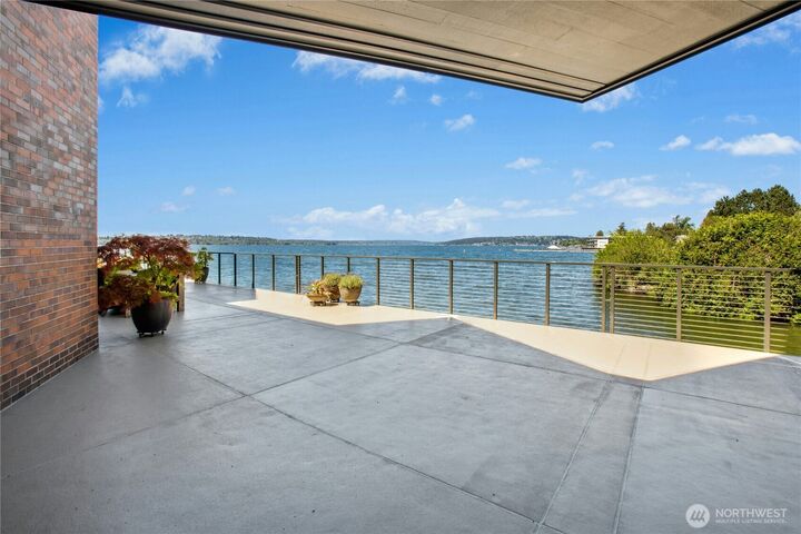 Property Photo:  5535  Lake Washington Boulevard NE 105  WA 98033 