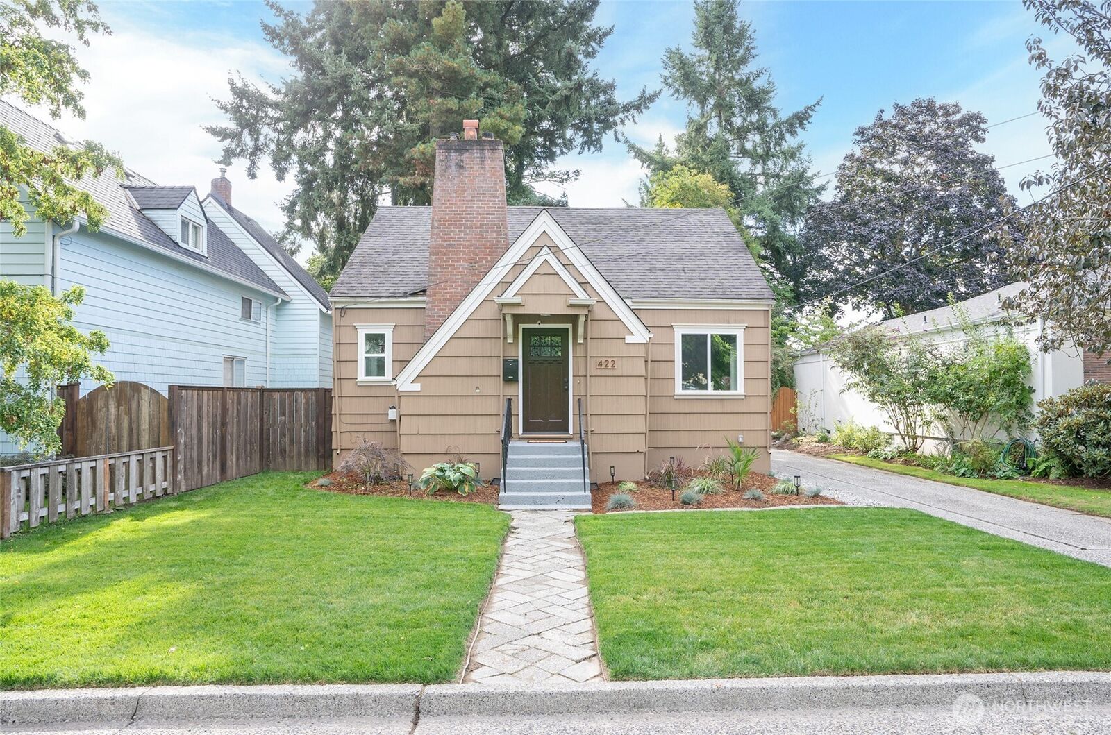 Property Photo:  422  8th Avenue NE  WA 98372