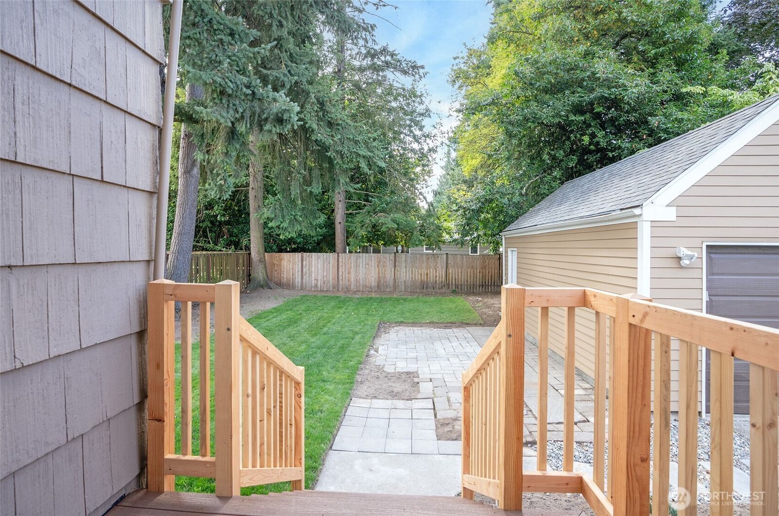 Property Photo:  422  8th Avenue NE  WA 98372 