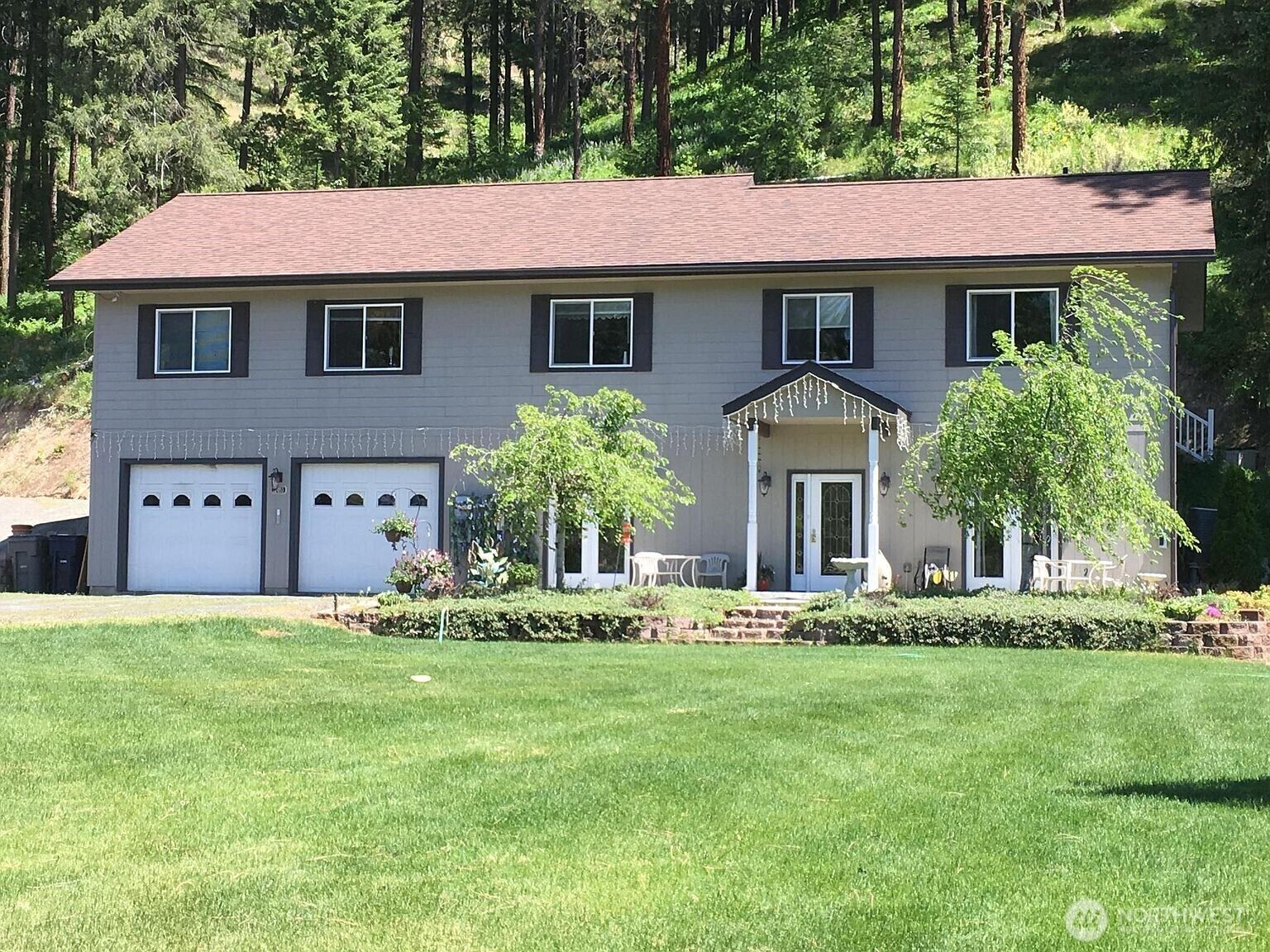 Property Photo: 76 A/B Oak Orchard Lane WA 98826