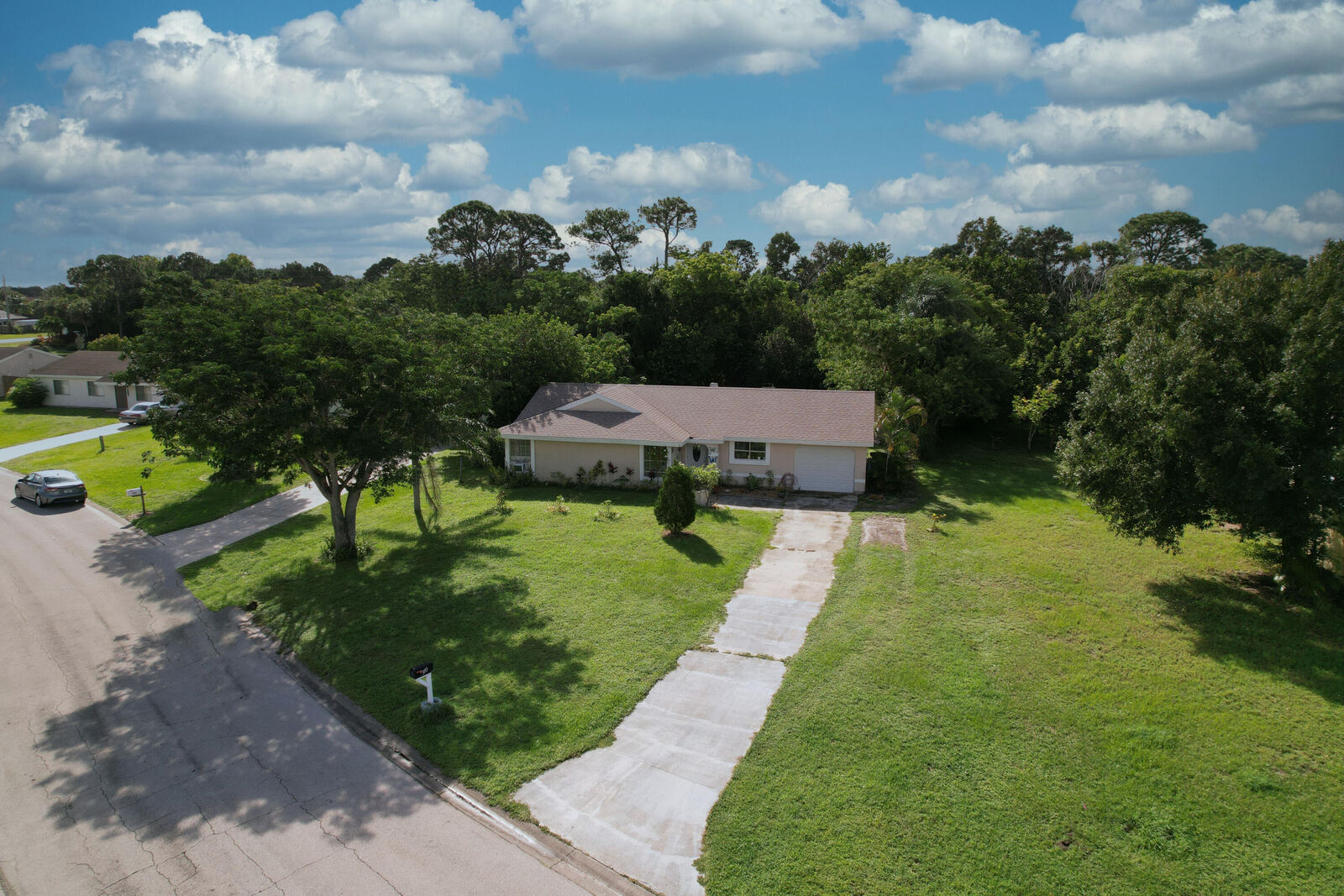 Property Photo: 310 SW Bridgeport Drive FL 34953