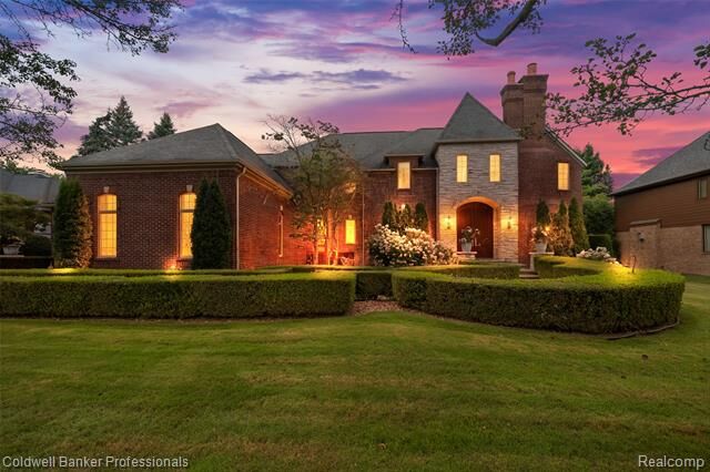 Property Photo:  3755 Walnut Brook Drive  MI 48309 