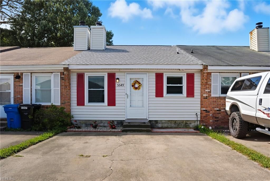 Property Photo: 5549 Lynbrook Lndg VA 23462