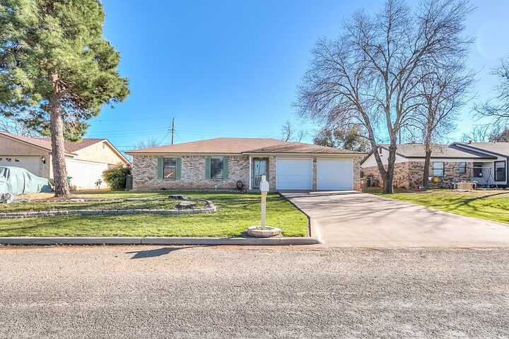 Property Photo: 321 Kennedy St TX 76905
