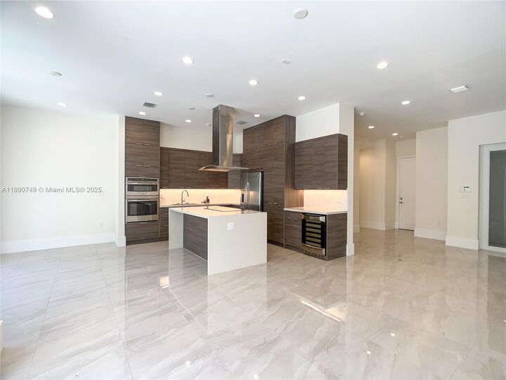 Property Photo: 11843 SW 81st Rd FL 33156