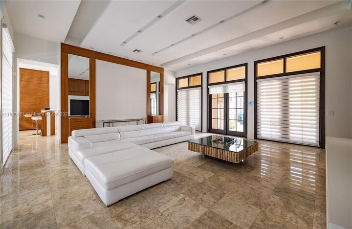 Property Photo: 7120 Long Leaf Dr FL 33076