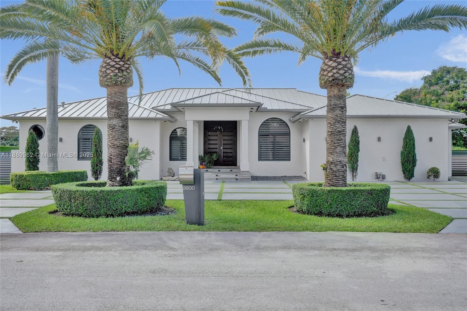 Property Photo:  2600 SW 128th Ct  FL 33175 