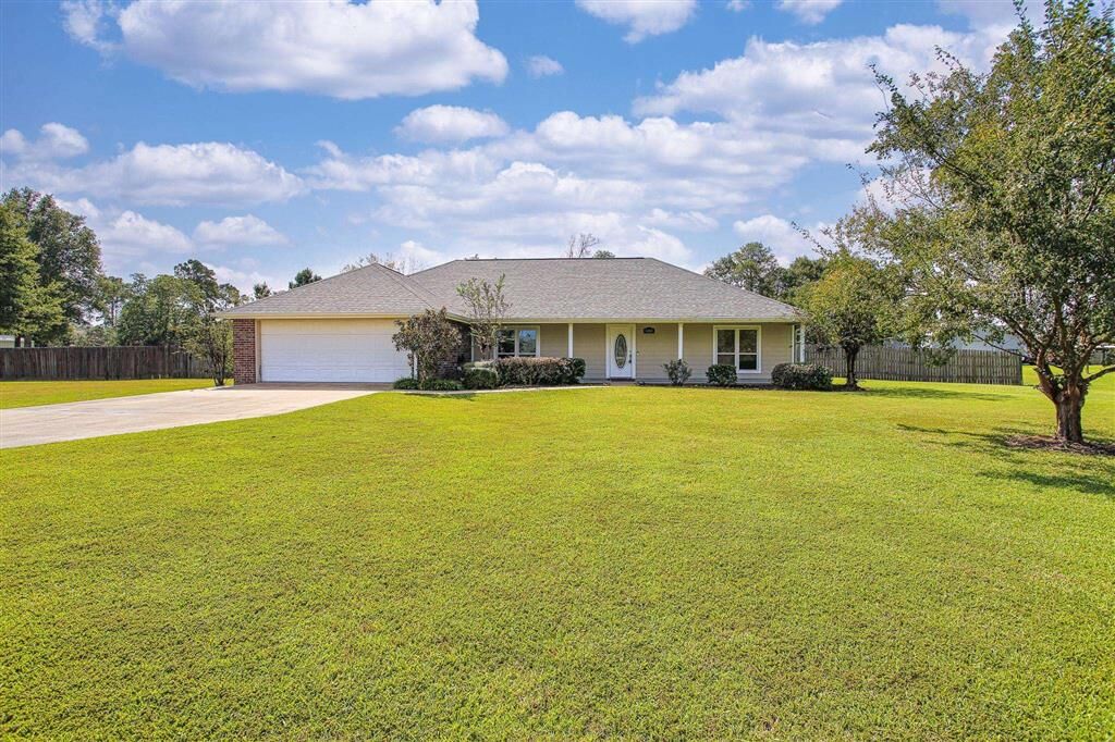 Property Photo: 1303 Siouxan Drive LA 70611