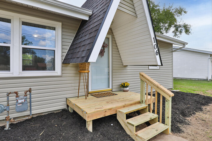 Property Photo:  106 N Prospect Street  MO 65714