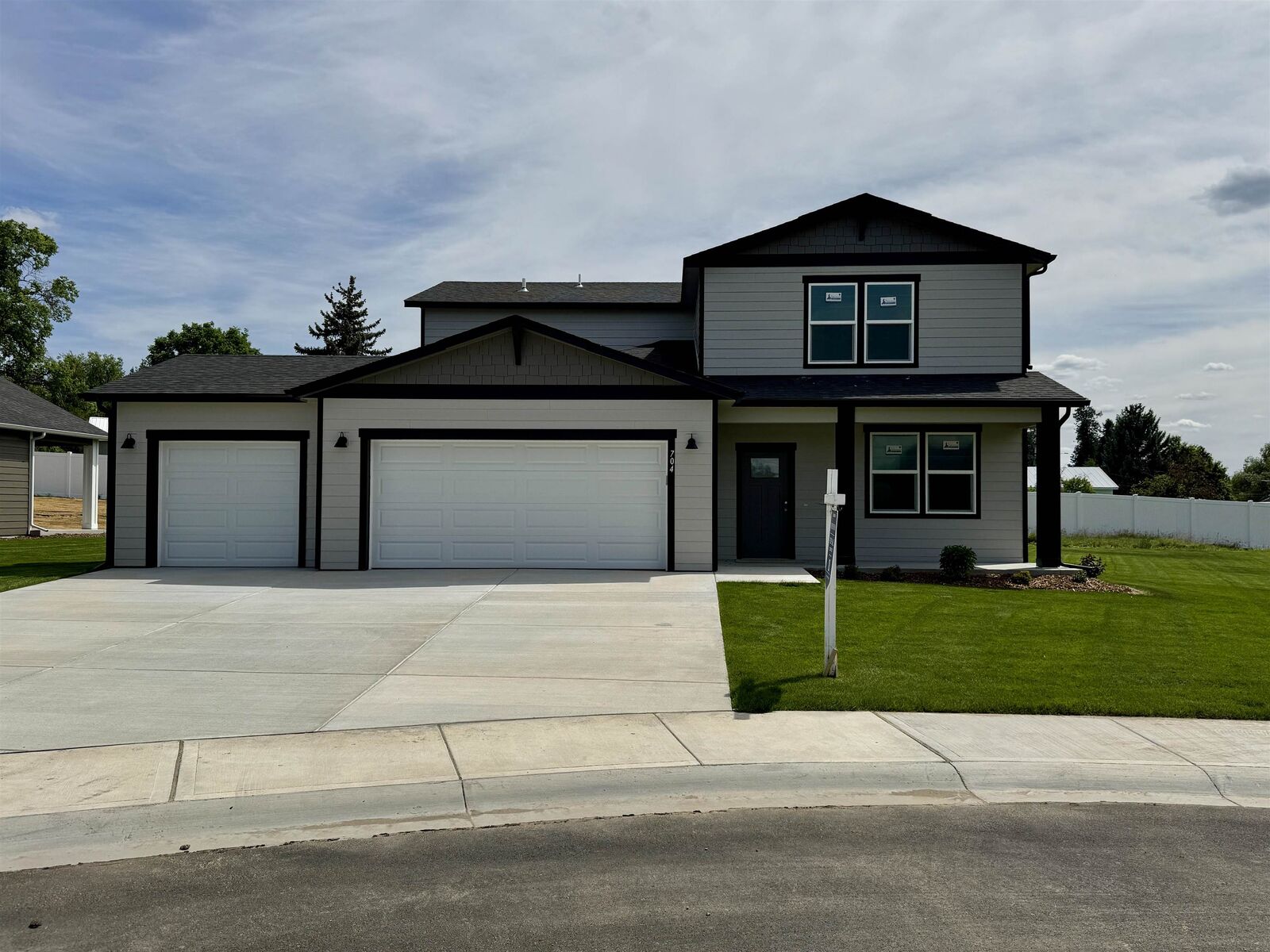Property Photo:  413 N Washington Ave  WA 99006 