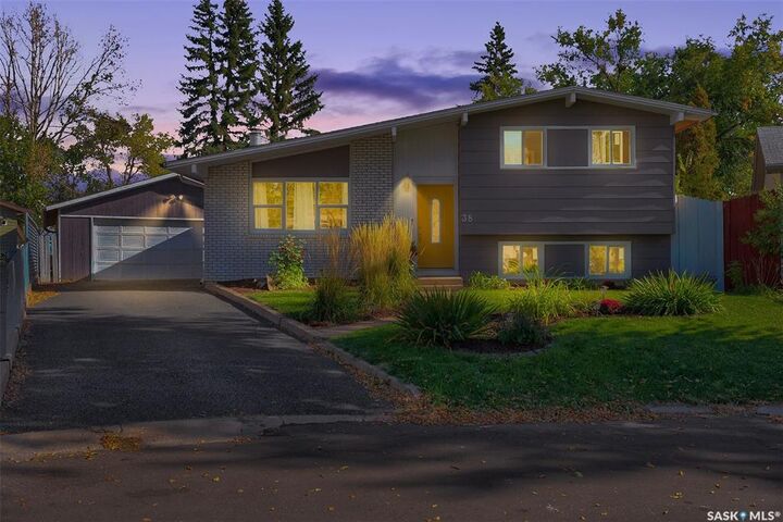 38 Anticknap Bay  Regina SK S4N 4G6 photo