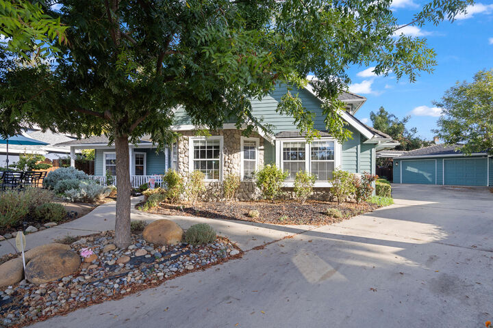 Property Photo: 3900 W Allen Court CA 93291