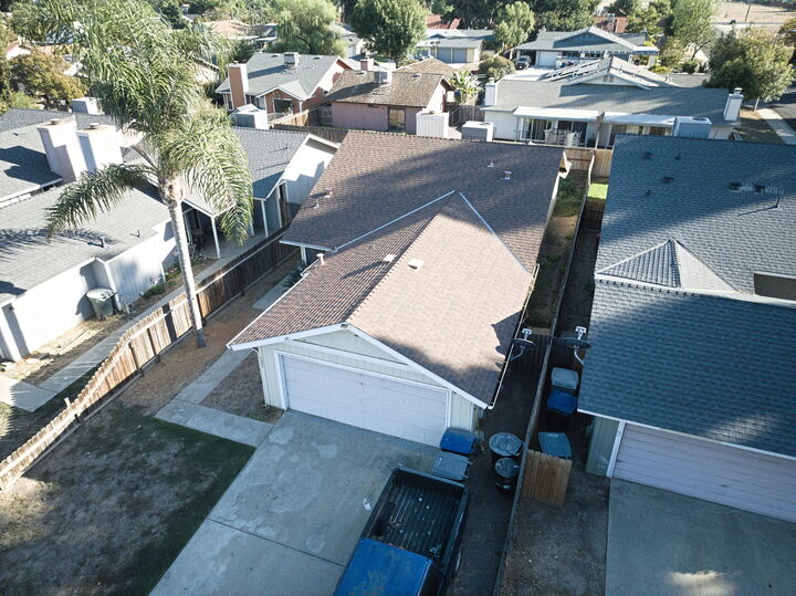 Property Photo:  2507 E Parker Court  CA 93292 