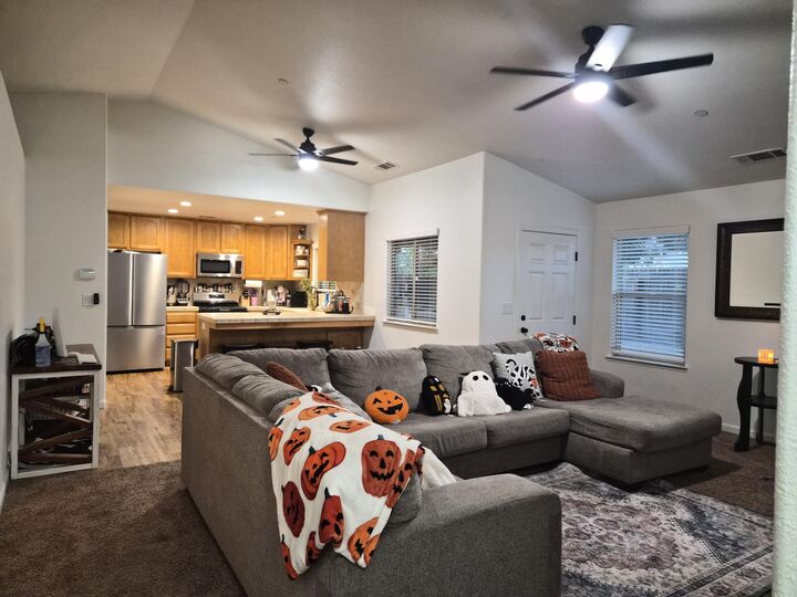 Property Photo:  1146 E Buena Vista Avenue  CA 93292 