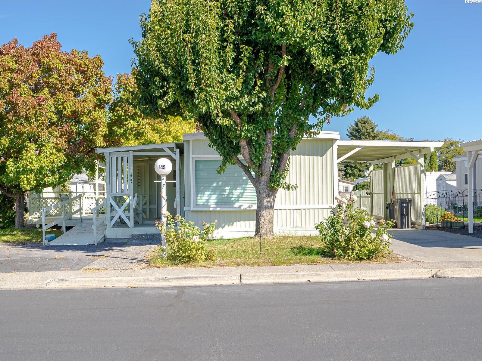Property Photo: 7901 W Clearwater Ave 145 WA 99336-8513