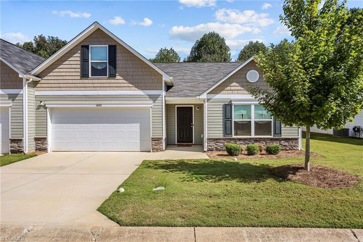 Property Photo: 1405 Amberlight Circle NC 28144