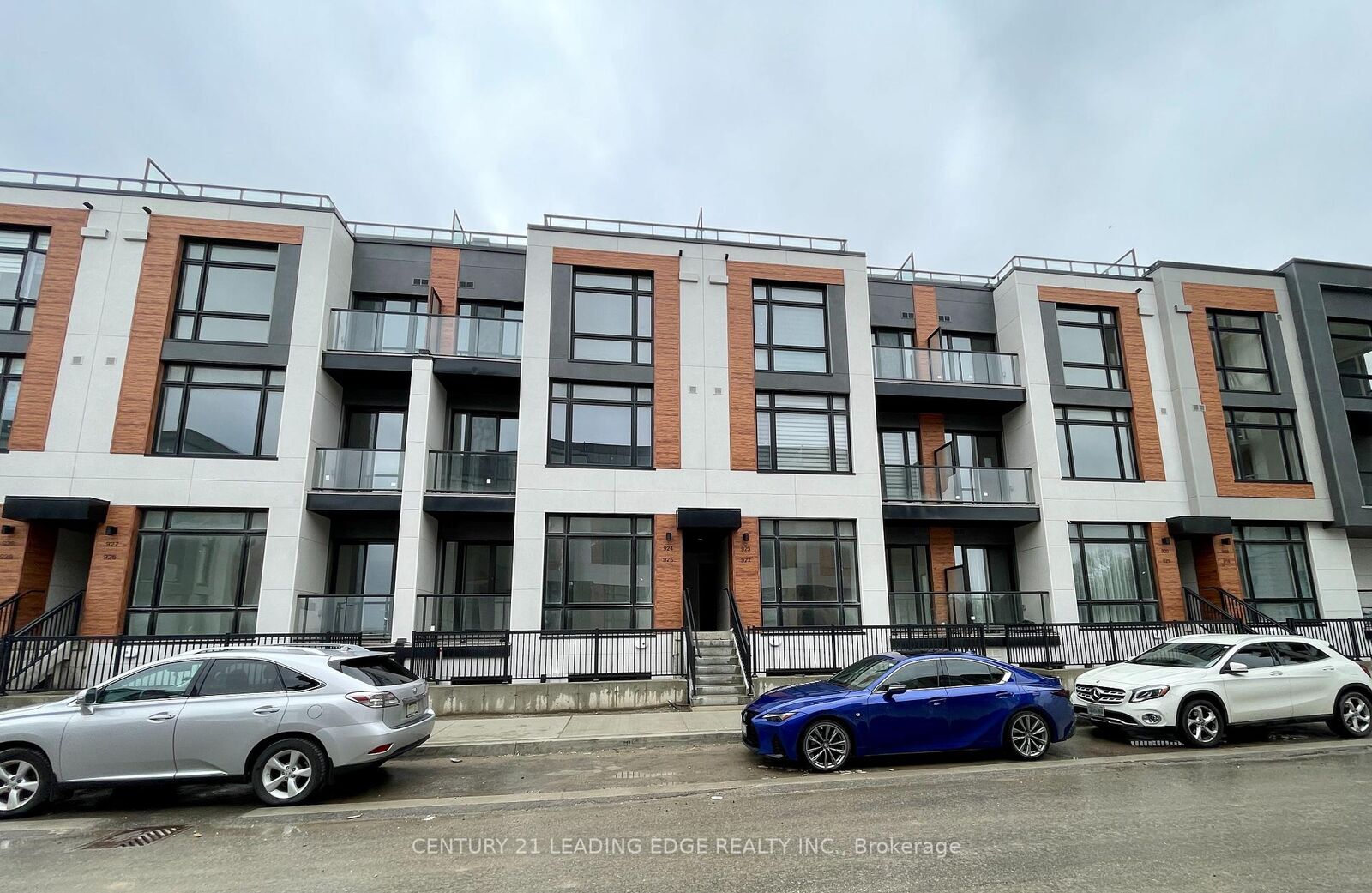 Property Photo:  2 Steckley House Lane 924  ON L4S 0N4 