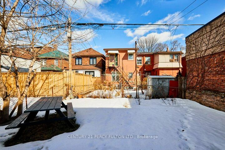 Photo de la propriété: 471 Shaw Street ON M6G 3L4