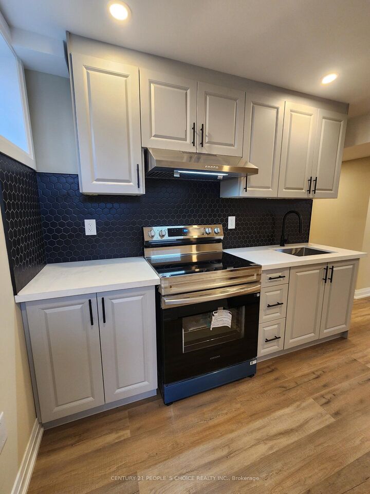 Property Photo:  744 Kennedy Circle W  ON L9E 1R9