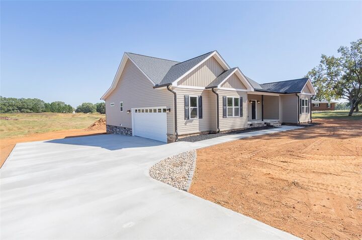 Property Photo:  108 Lakewood Lane  SC 29626 