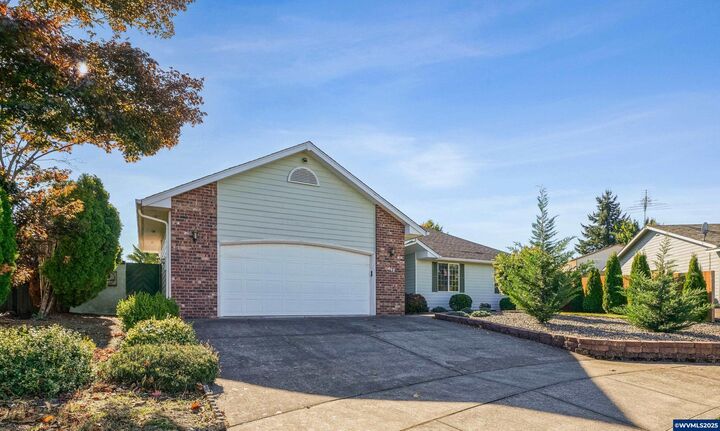 Property Photo: 468 SE Davis St OR 97338