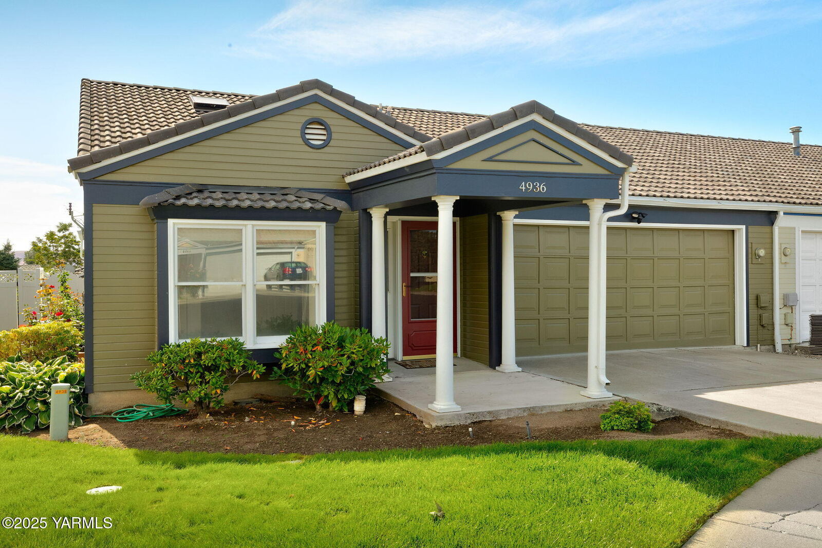 Property Photo:  4936 Apple Blossom Ct  WA 98908 