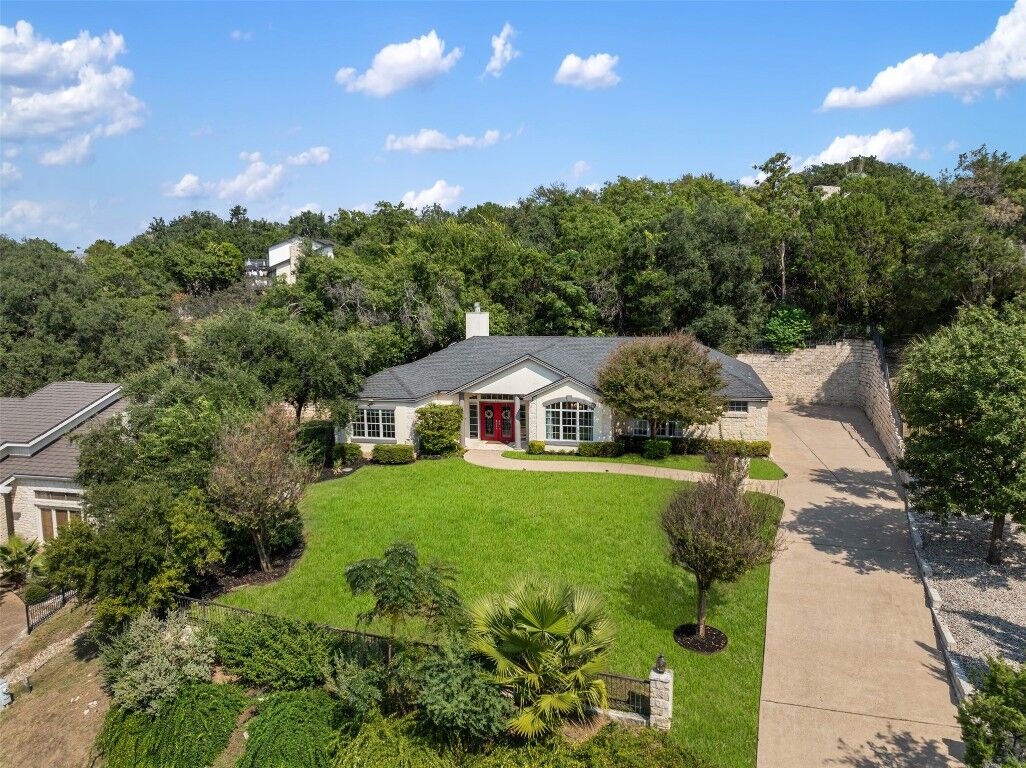 Property Photo: 914 Challenger TX 78734