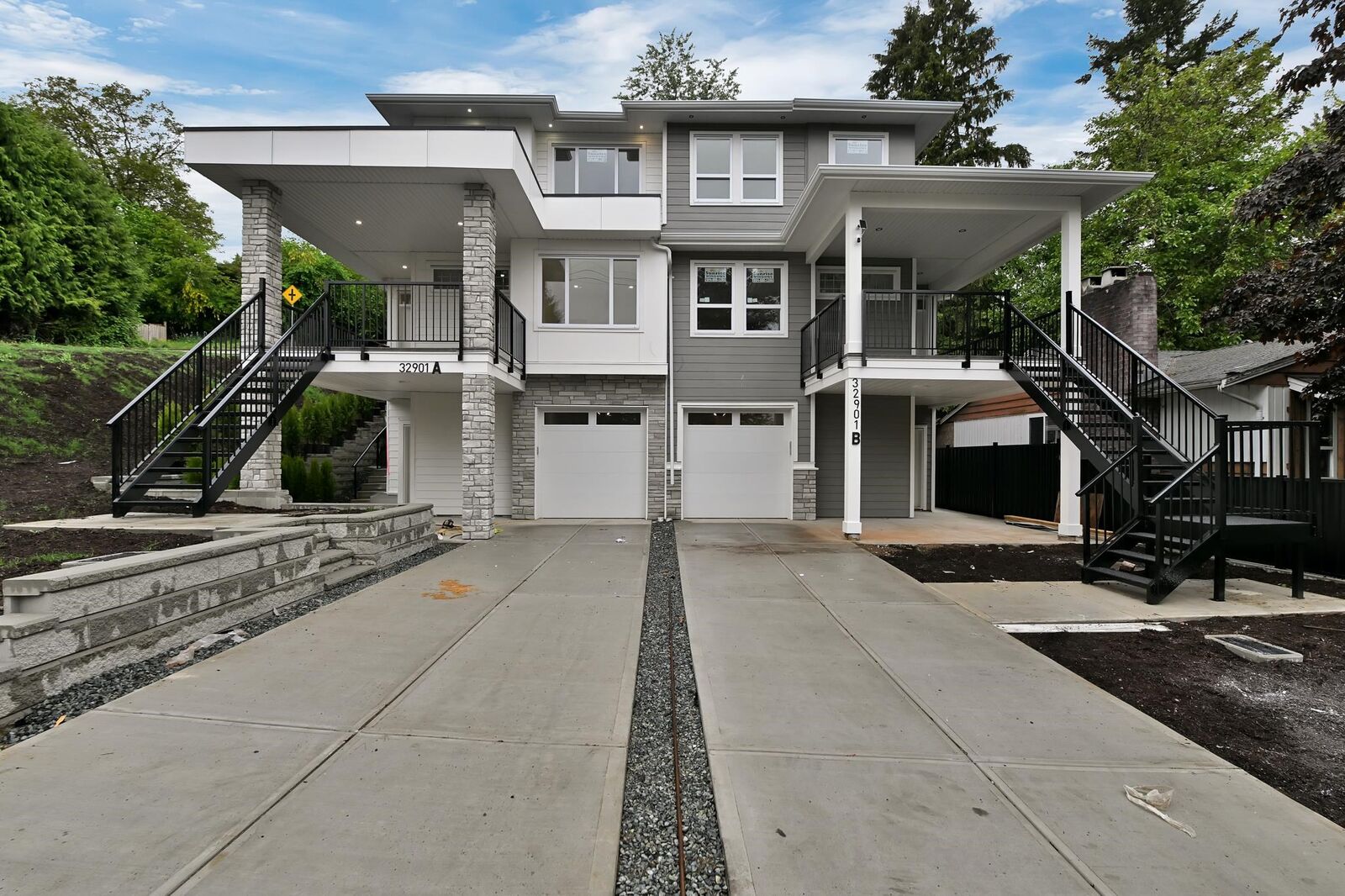 Property Photo:  32905 3 Avenue  BC V2V 1N2
