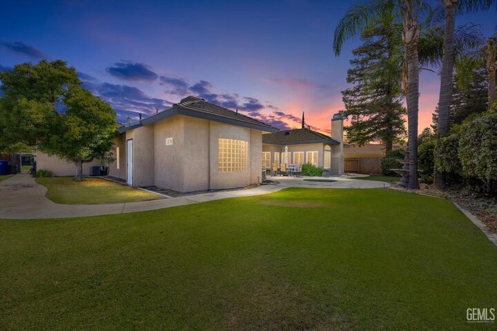 Property Photo: 1103 Carpenter Court CA 93311