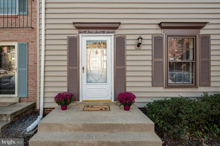 Property Photo:  2477 Windbreak Drive  VA 22306 