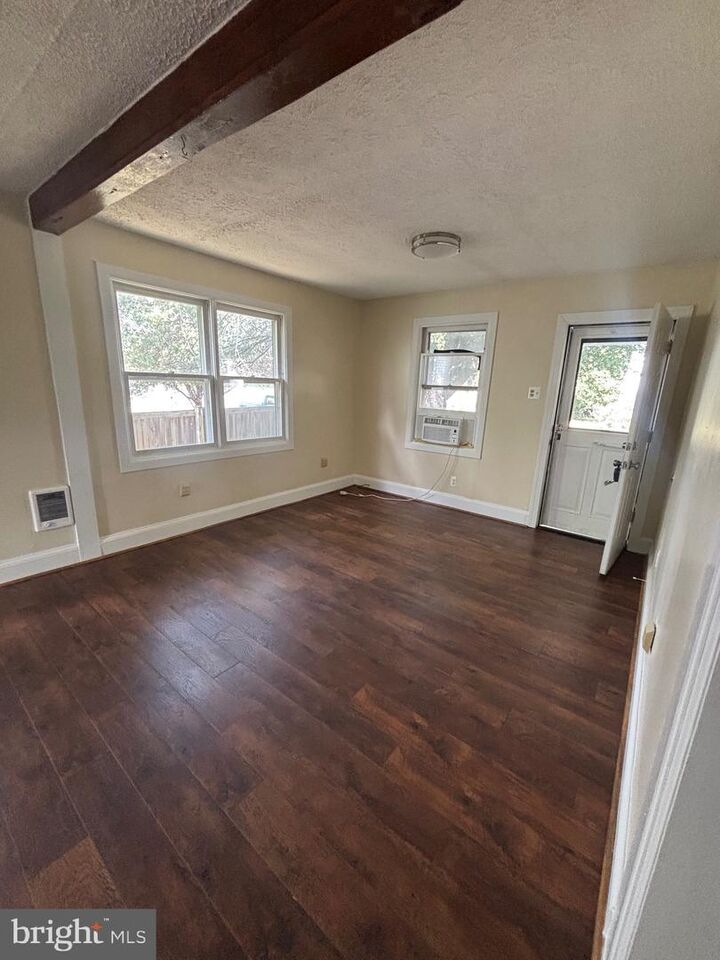 Property Photo: 505 York Avenue VA 22601