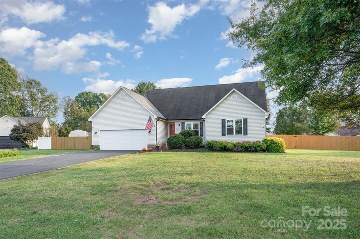 Property Photo: 245 Castle Keep Road NC 28146