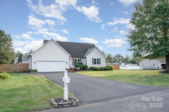 Property Photo:  245 Castle Keep Road  NC 28146