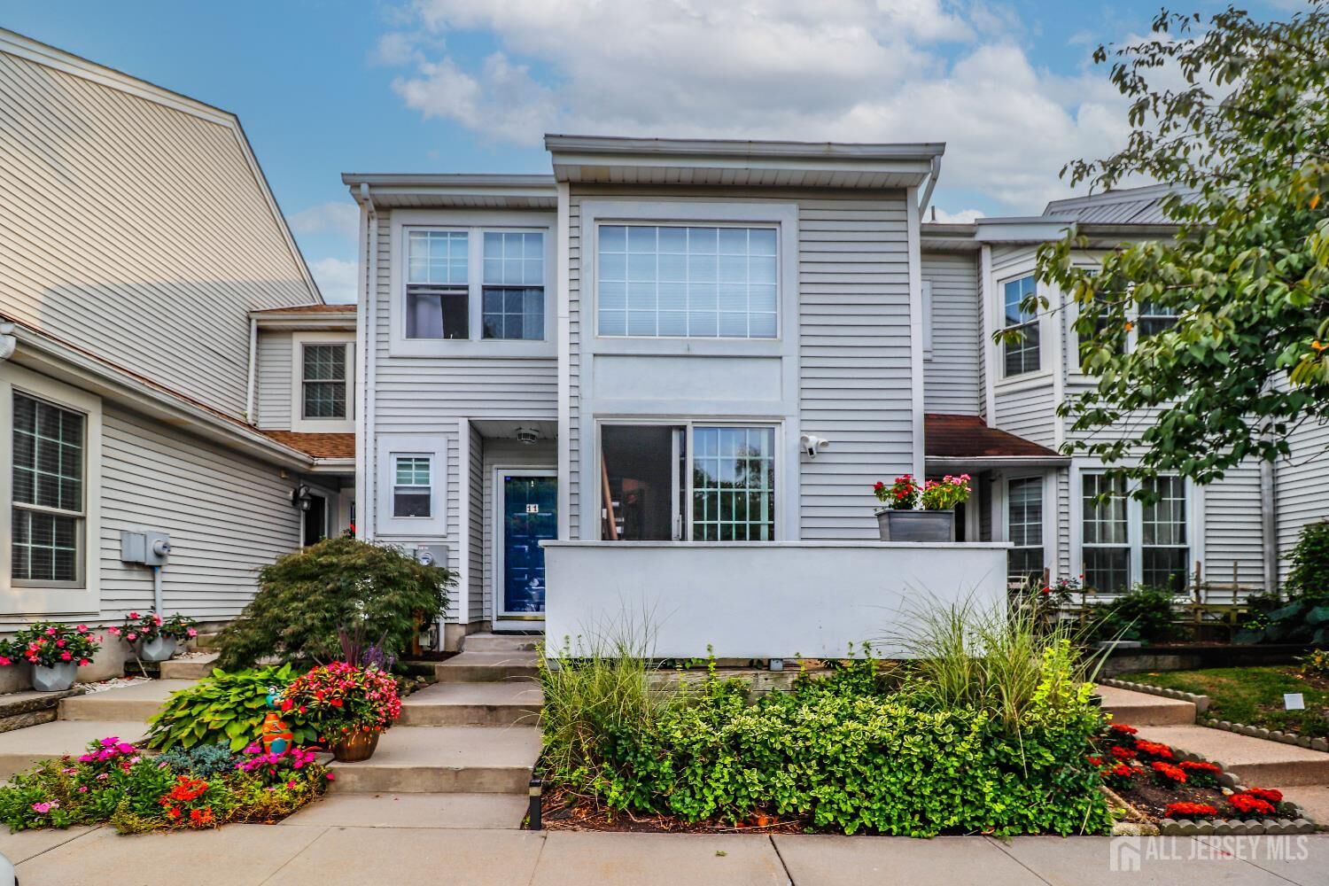 Property Photo:  11 Borelle Square  NJ 08859 