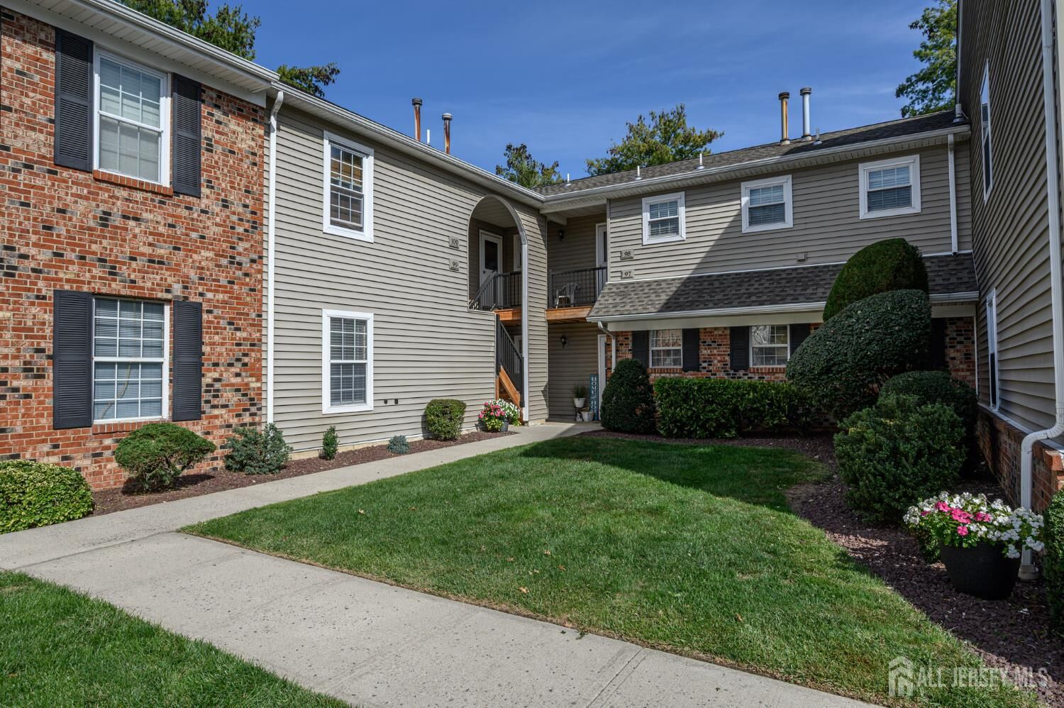 Property Photo:  99 Neilly Court  NJ 08857 