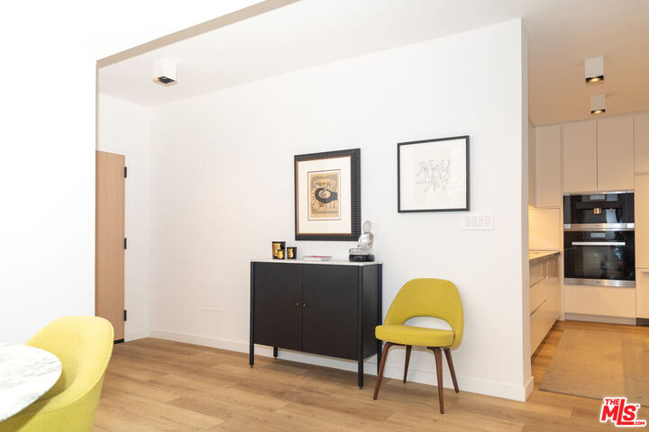 Property Photo:  999 N Doheny Dr  CA 90069 