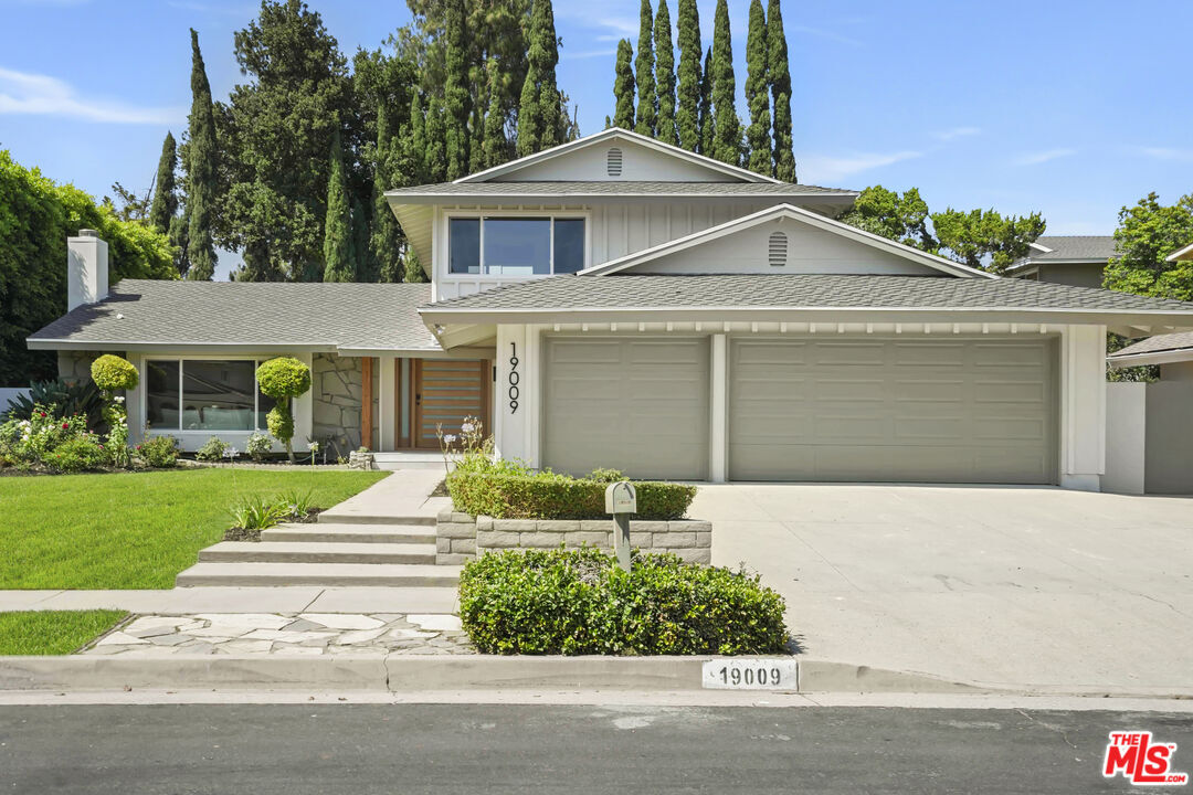 Property Photo: 19009 Celtic St CA 91326