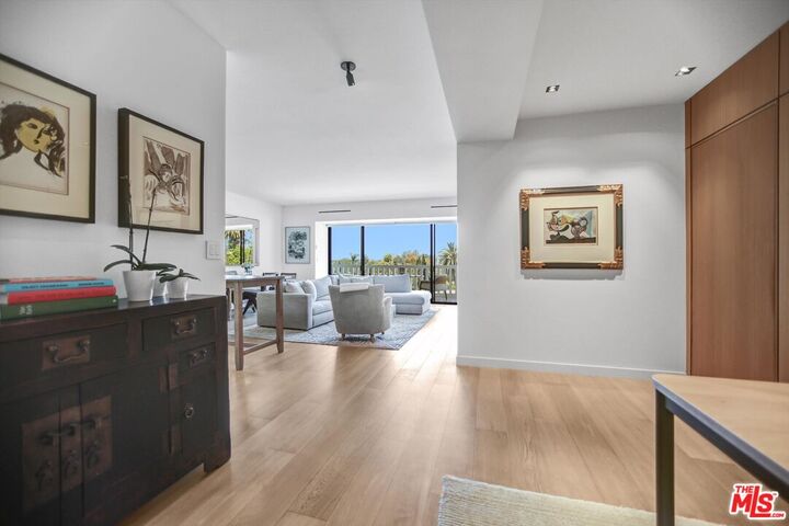 Property Photo:  999 N Doheny Dr  CA 90069 