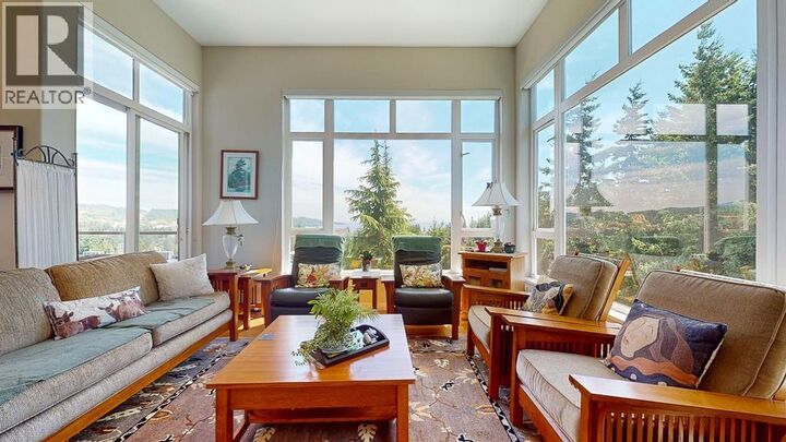 Property Photo: 5780 Trail Avenue 11 BC V7Z 0K5