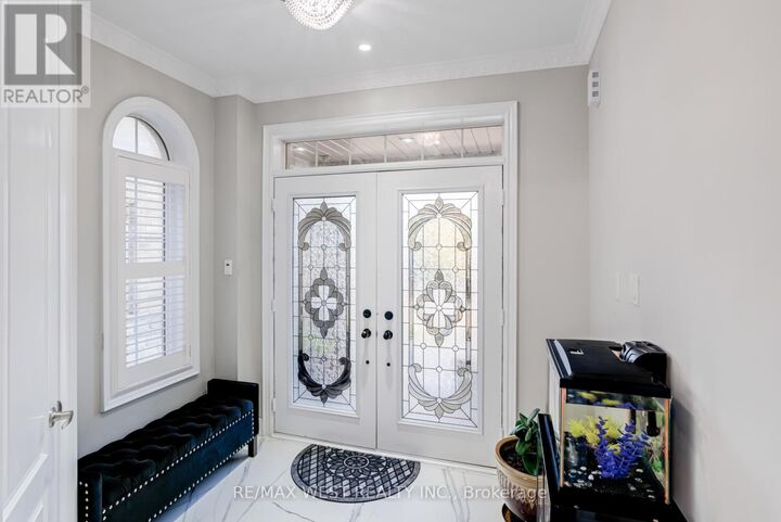Property Photo: 238 Wardlaw Place ON L4H 3L7