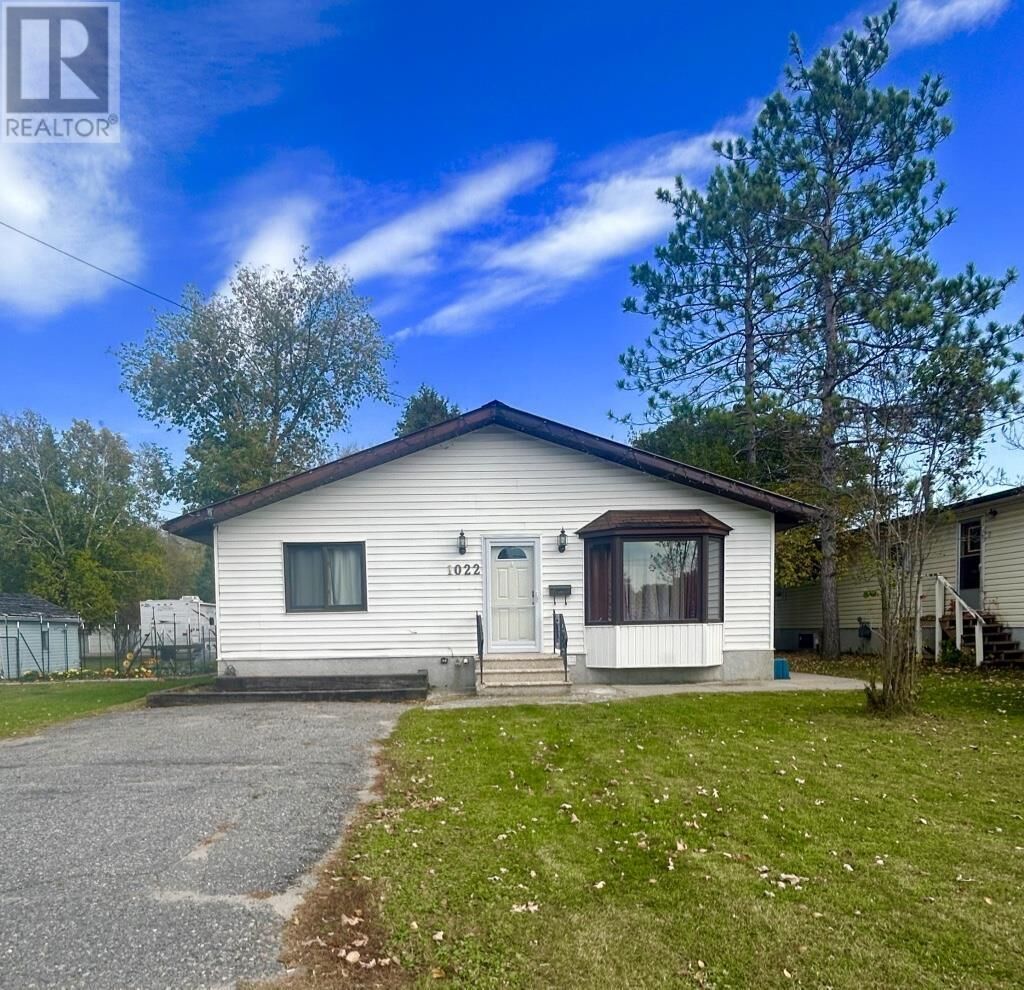 Property Photo: 1022 Victoria Ave N ON P9A 2E7