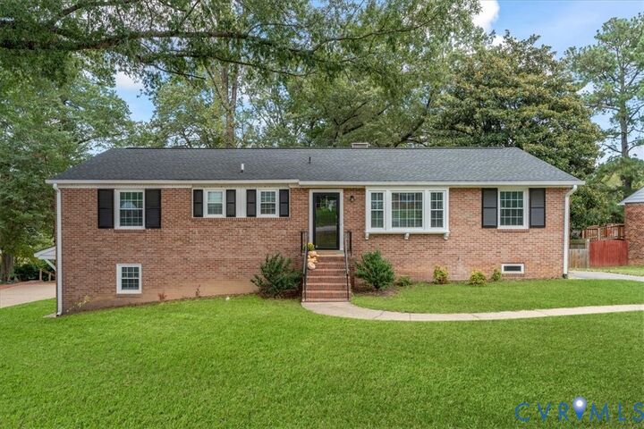 Property Photo: 9304 Ledbury Road VA 23229