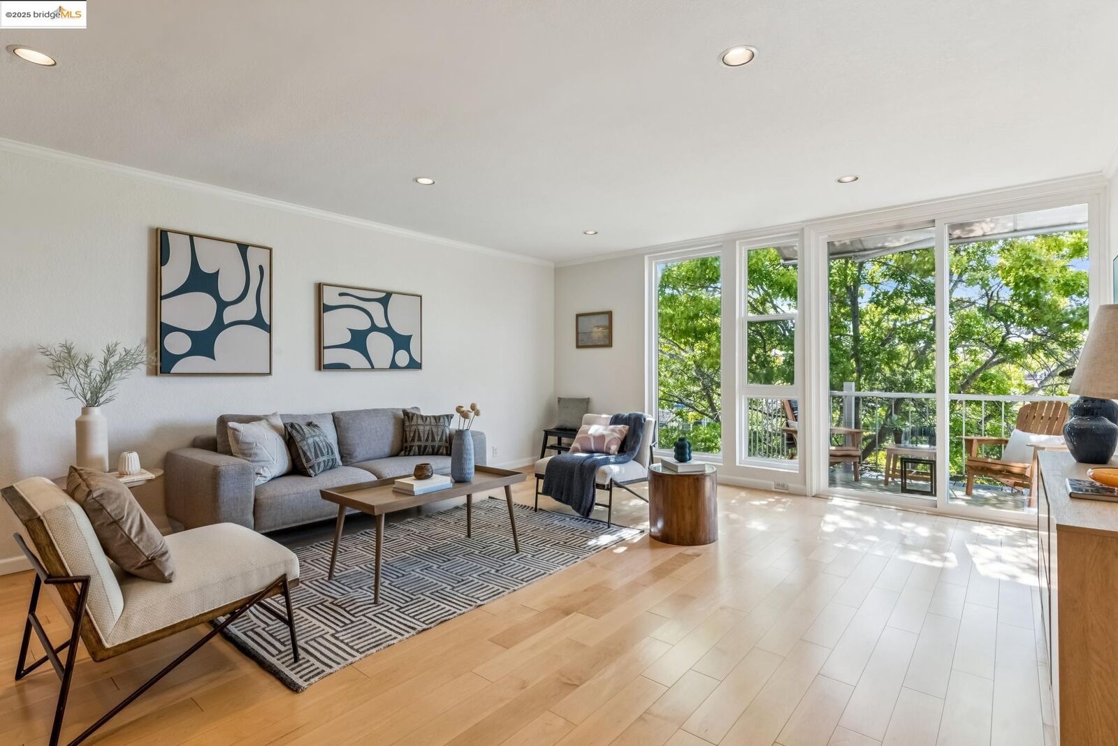 Property Photo: 811 York St 313 CA 94610