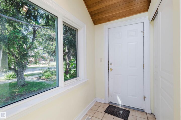 Property Photo: 10942 88 Avenue NW AB T6G 0Z1