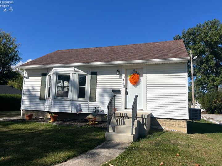 Property Photo:  314 S Collinwood Boulevard  OH 43420 