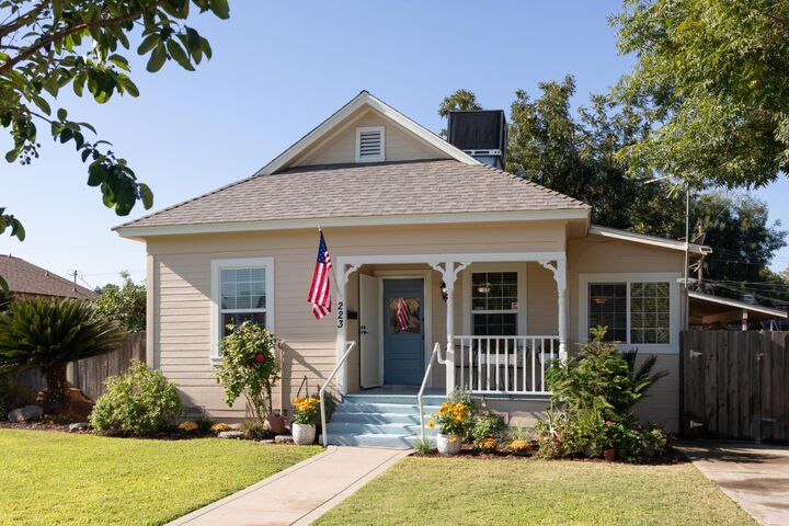 Property Photo: 223 N H Street CA 93618