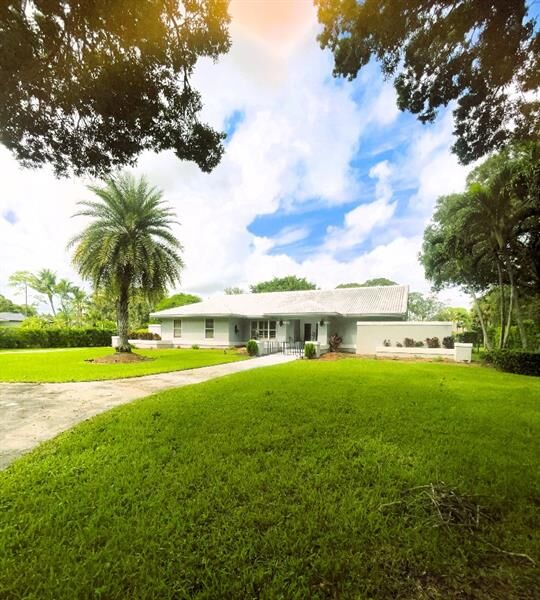 Property Photo:  14183 Greentree Trl  FL 33414 