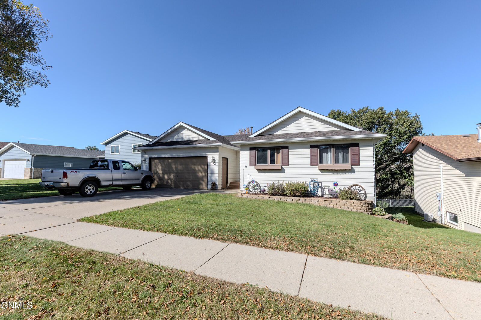 Property Photo: 916 16th Street SE ND 58554