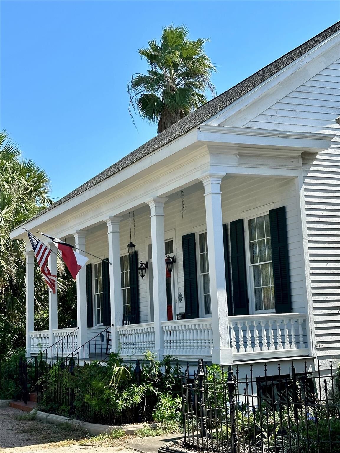 Property Photo:  1309 Broadway Street  TX 77550 